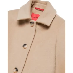Beżowy płaszcz z przodu AW24
