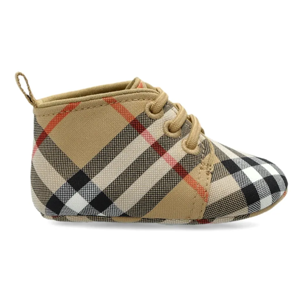 Buty we wzór w kratę