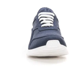 Canvas sneaker