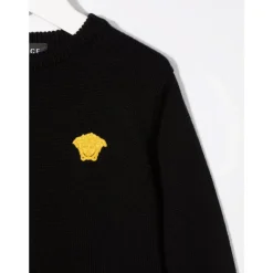 Czarny sweter z modelem 1B000