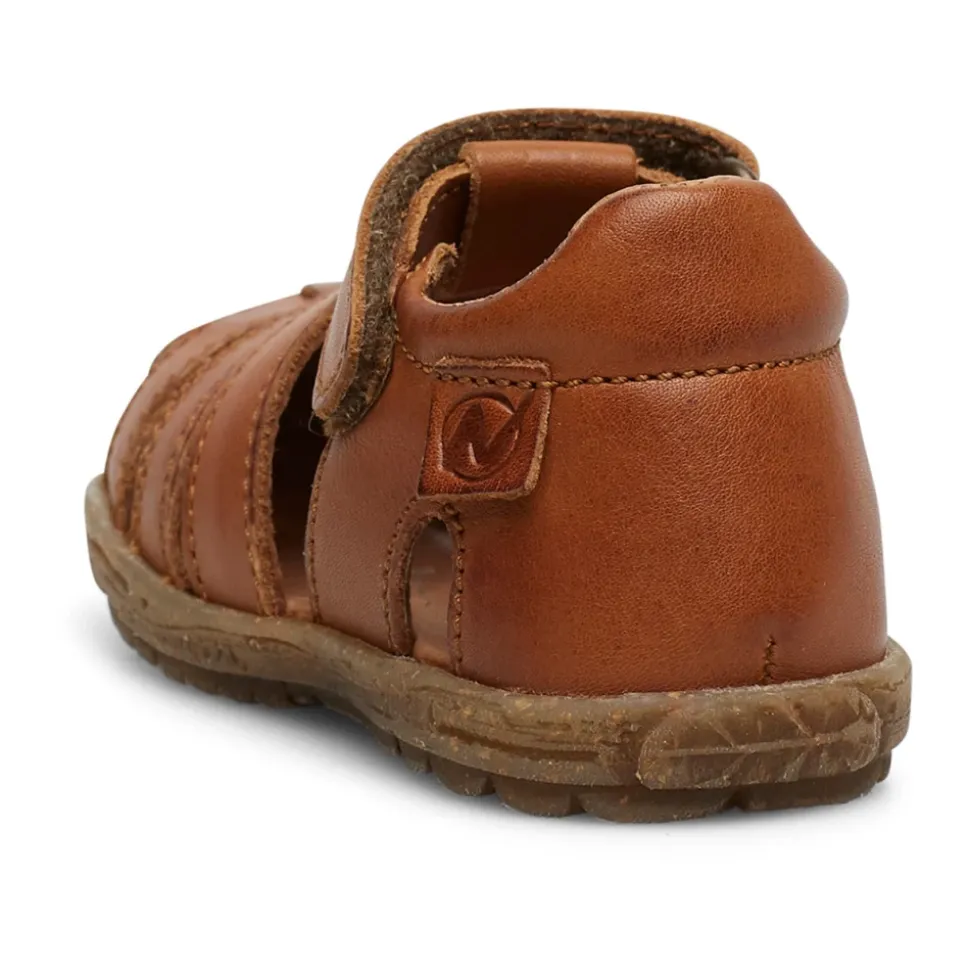 Half-closed leather sandals SEE