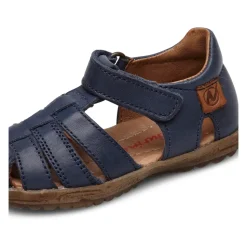 Half-closed leather sandals SEE