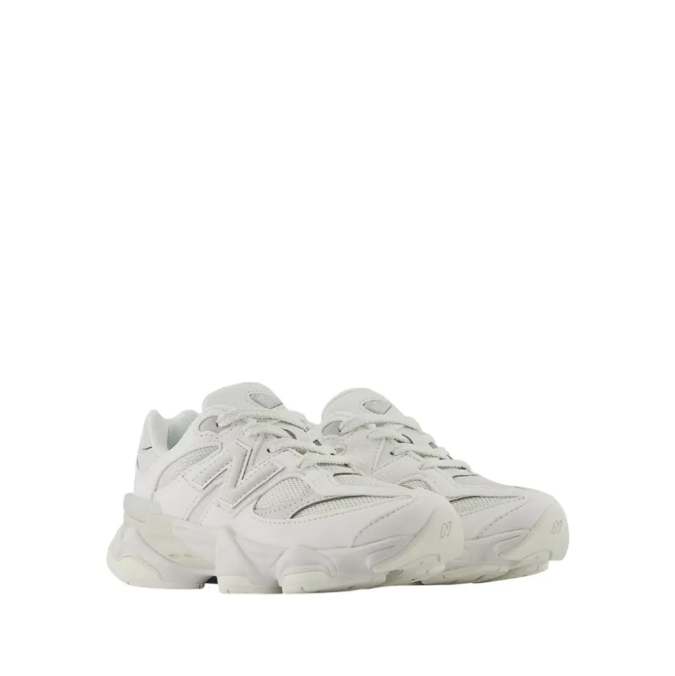 9060 Lace Sneakers