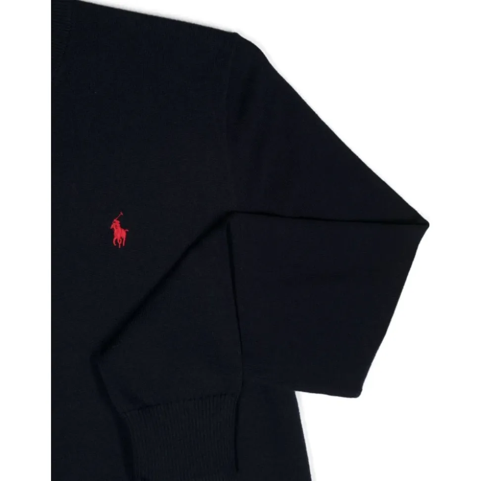 Niebieski sweter z haftem