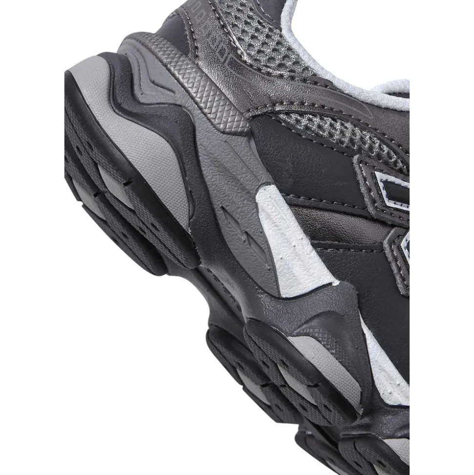 9060 Sneakers