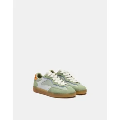 Sneakersy