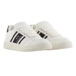 Sneakersy z kontrastowymi paskami