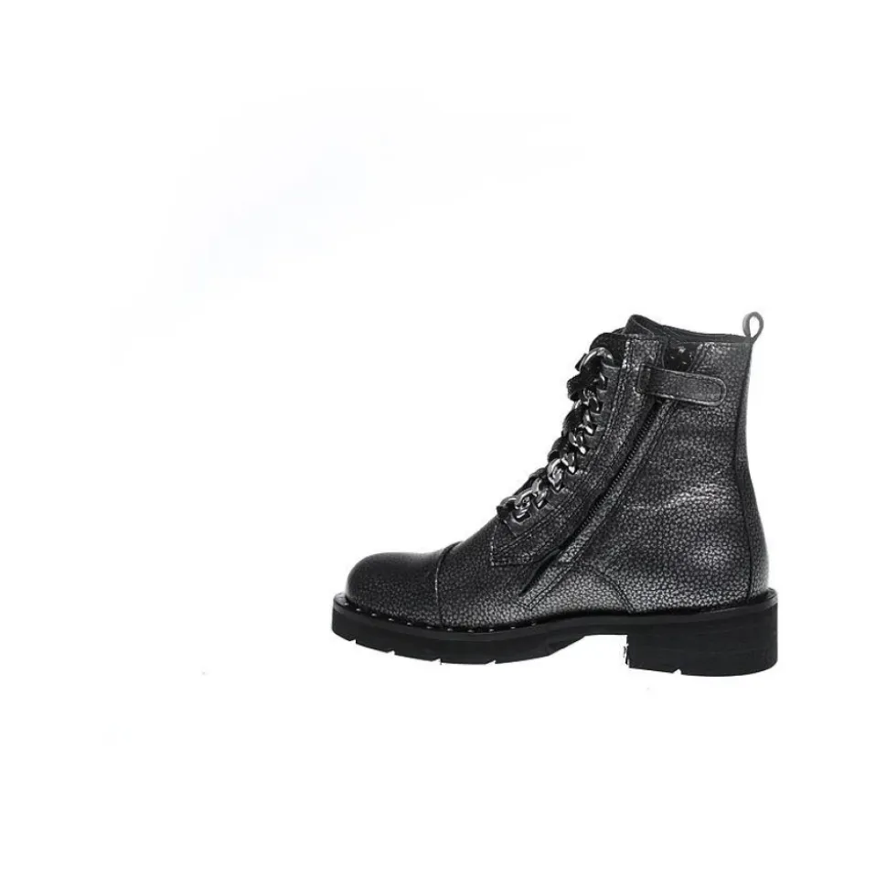Stylowe srebrne buty dziecięce