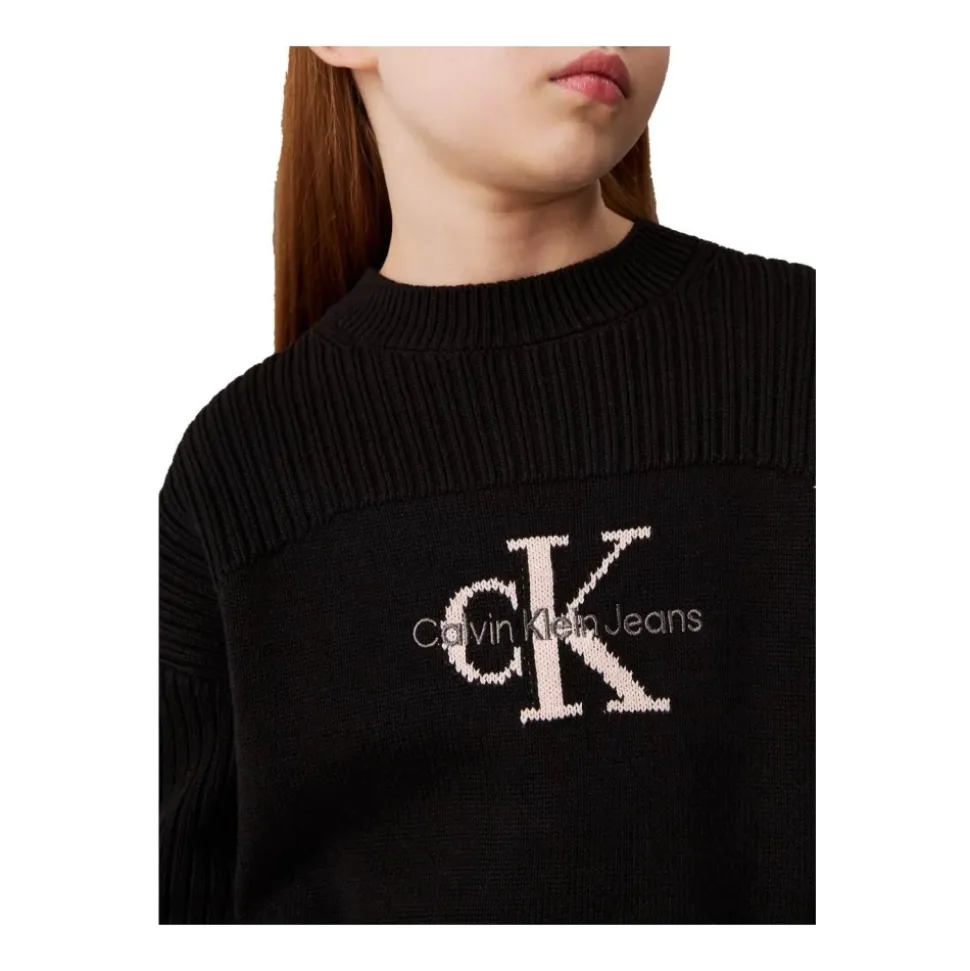 Sweter z monogramem